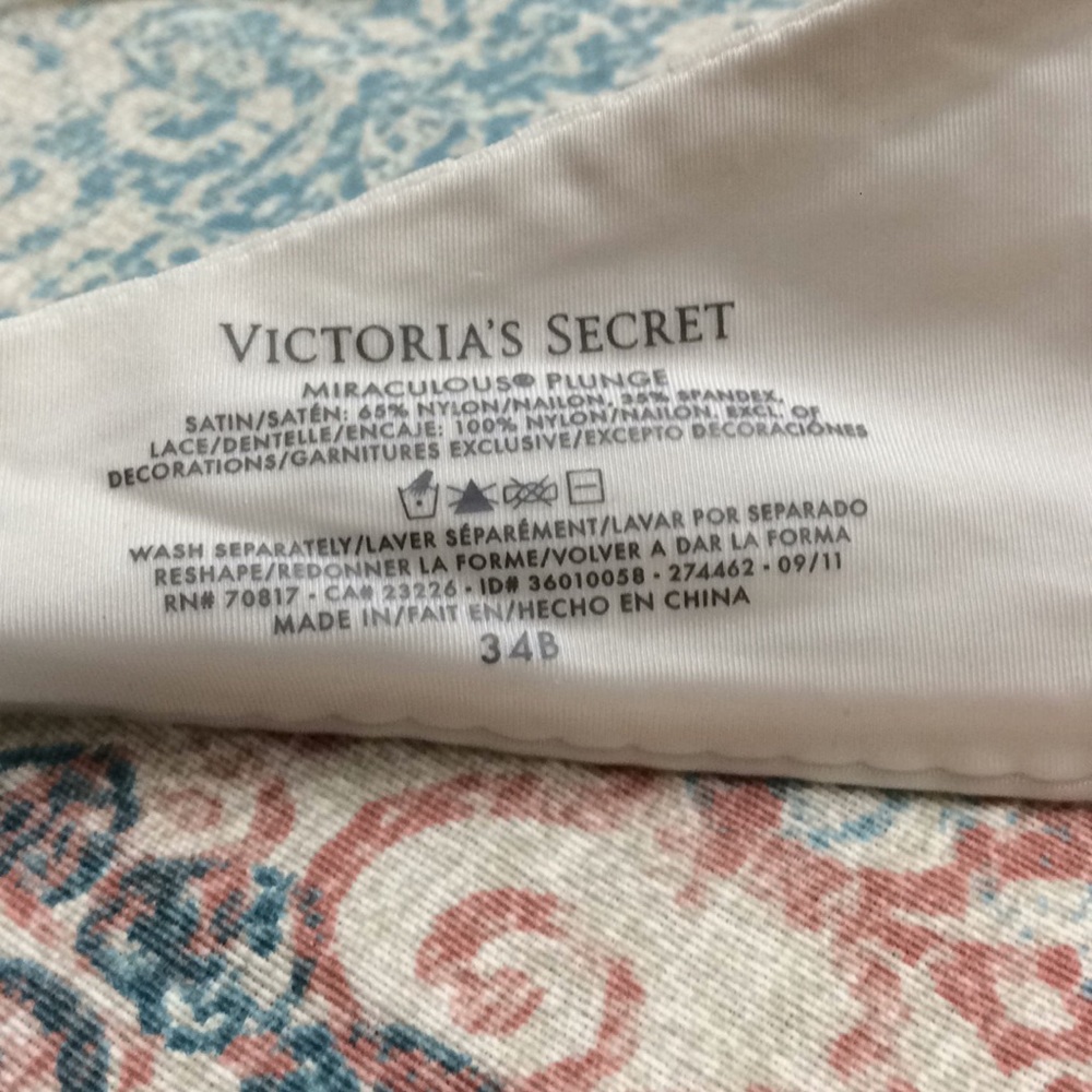 Victoria’s Secret miraculous plunge 34B adds 2 cup - Picture 7 of 8